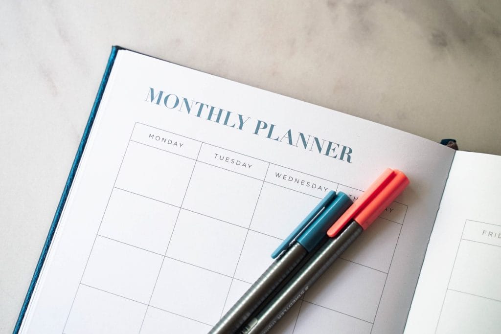 What is the Euribor rate? – the image shows a monthly planner with two pens.
